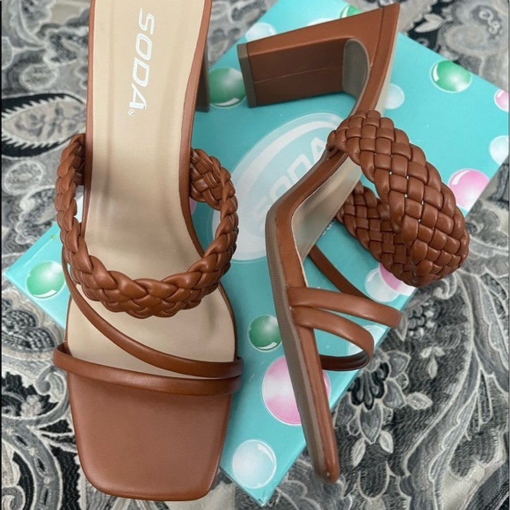 Soda Tan‎ Sandal Heels - Picture 3 of 9